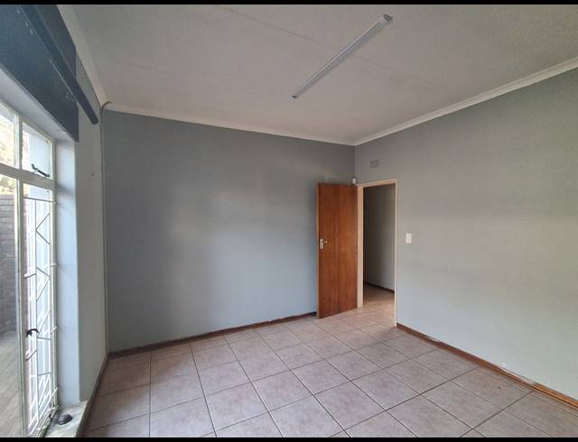 4 BEDROOM FREESTANDING FOR SALE IN FLAMWOOD
